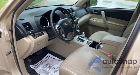 2011 Toyota Highlander Base z USA, uszkodzony, nr VIN 5TDZK3EH6BS044070